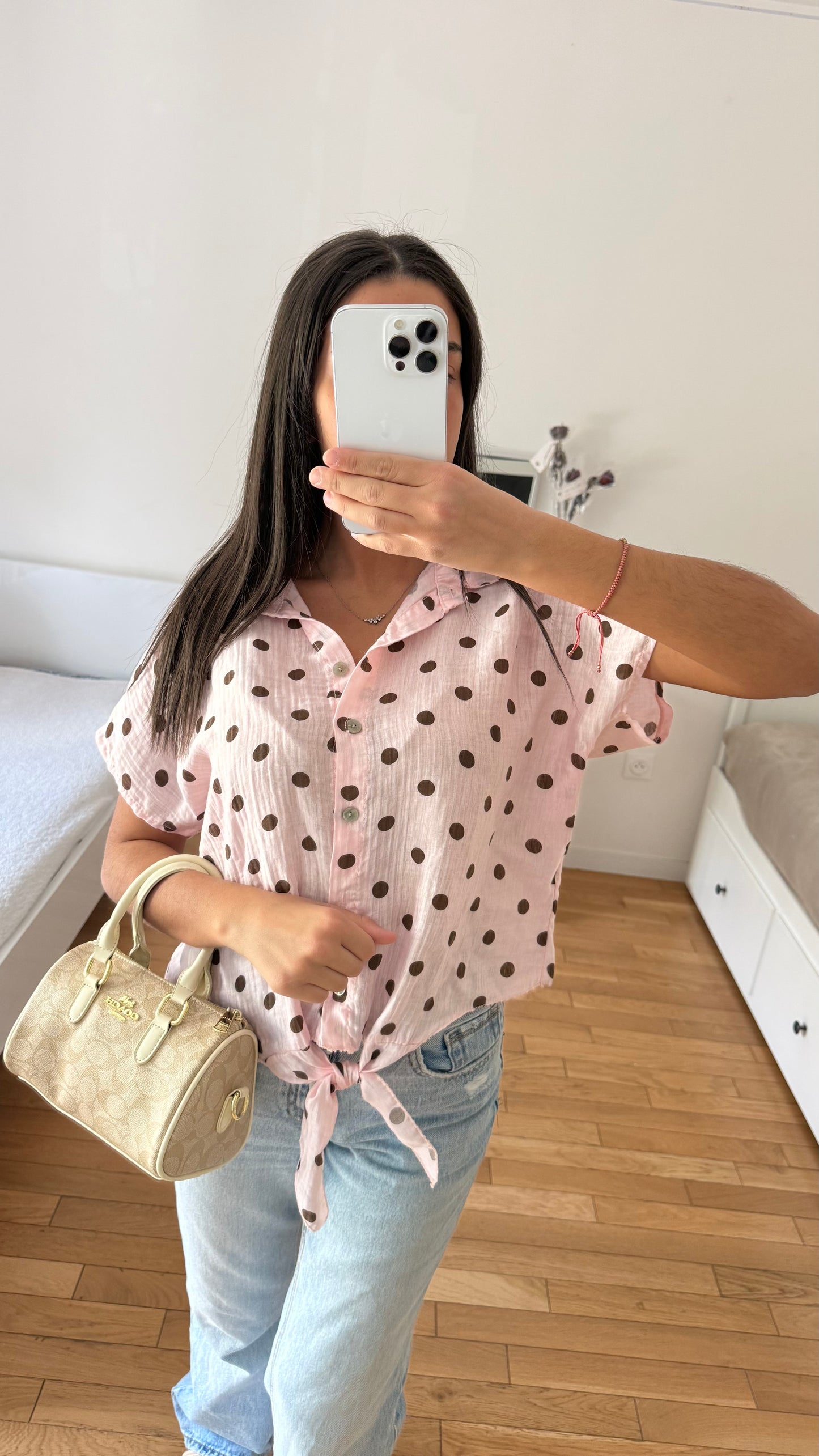 Chemise à pois rose