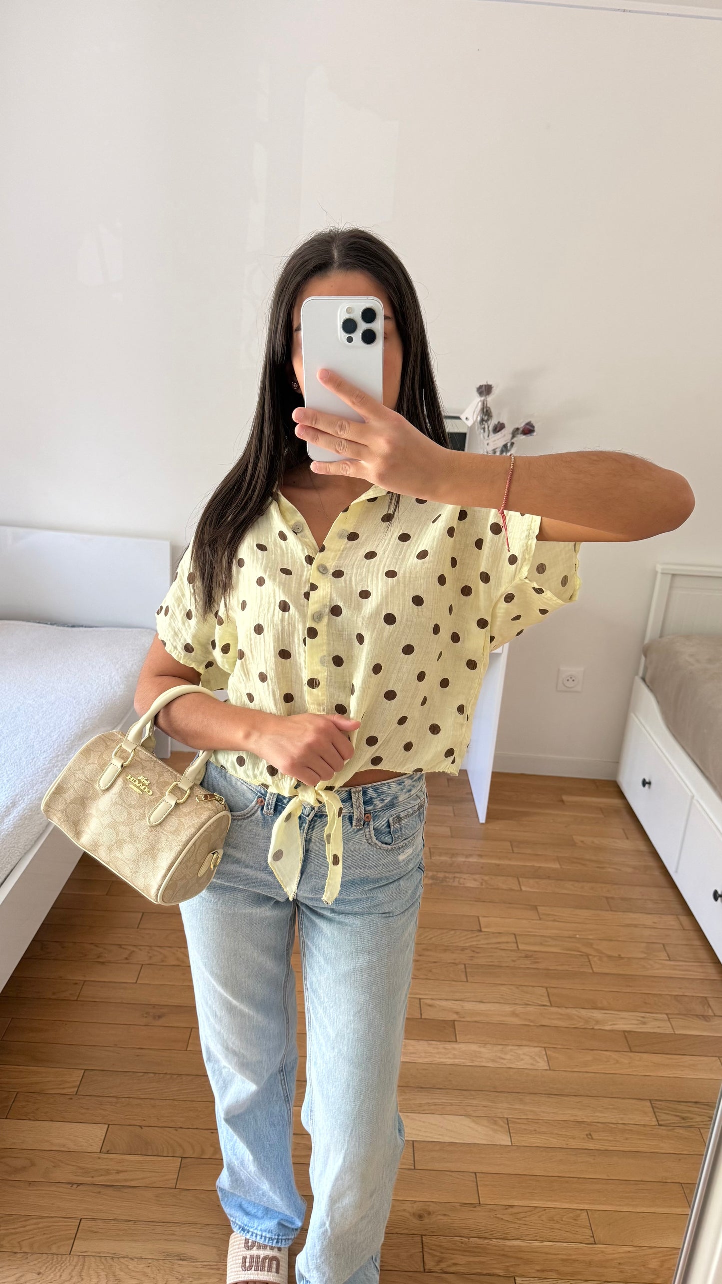 Chemise à pois jaune