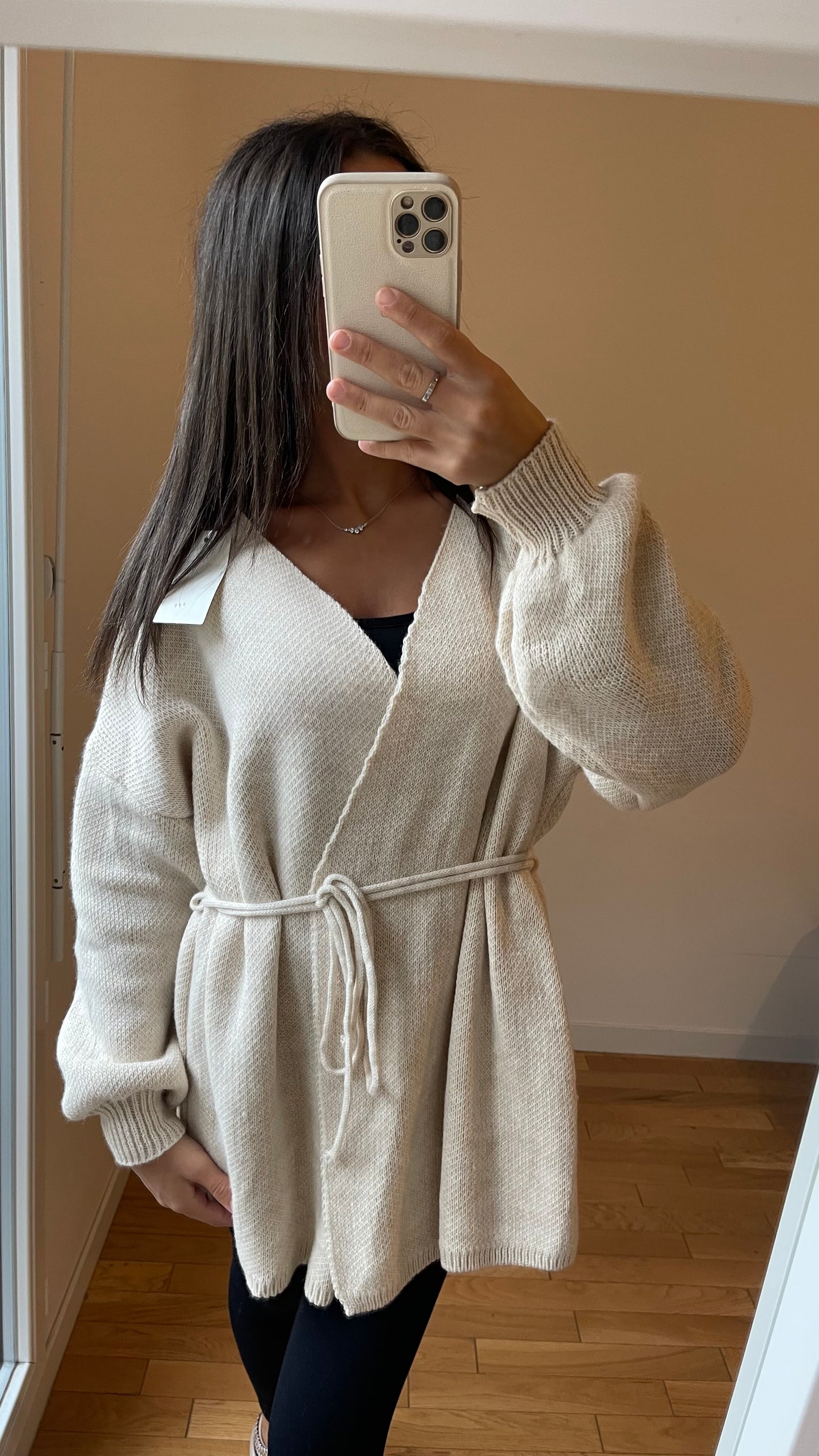 Pull cache coeur beige