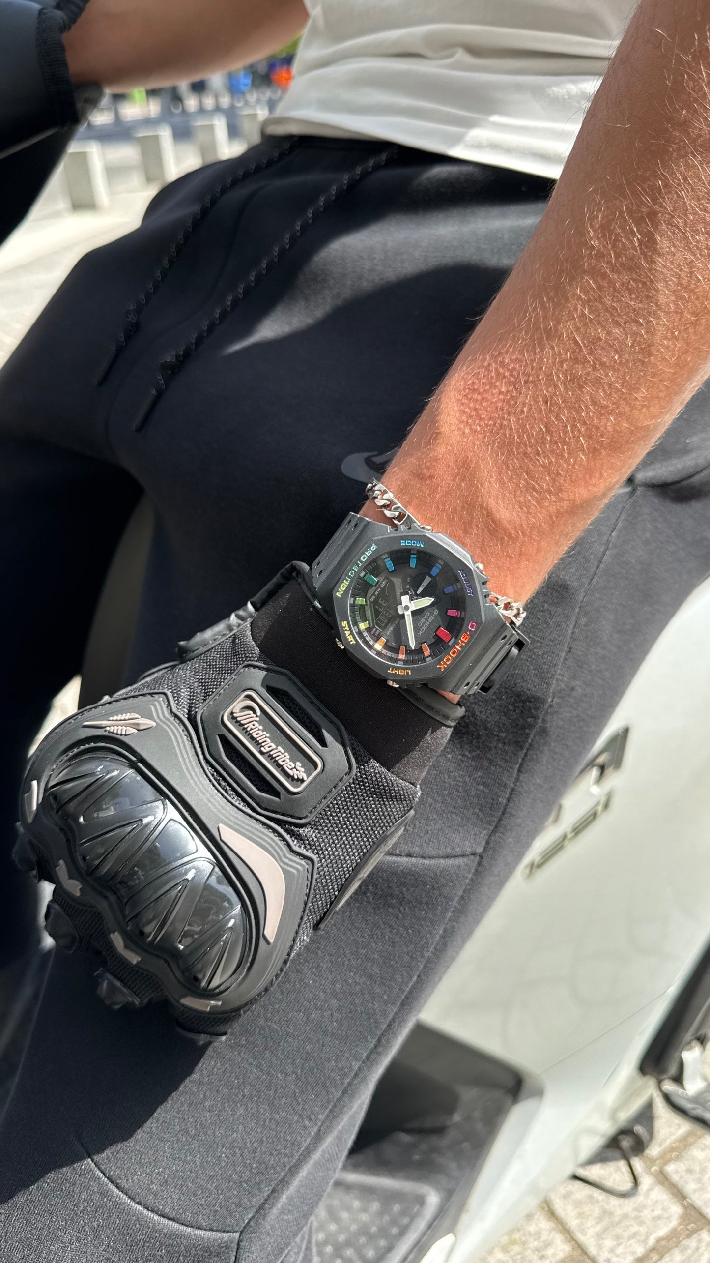 G shock noire multicolore