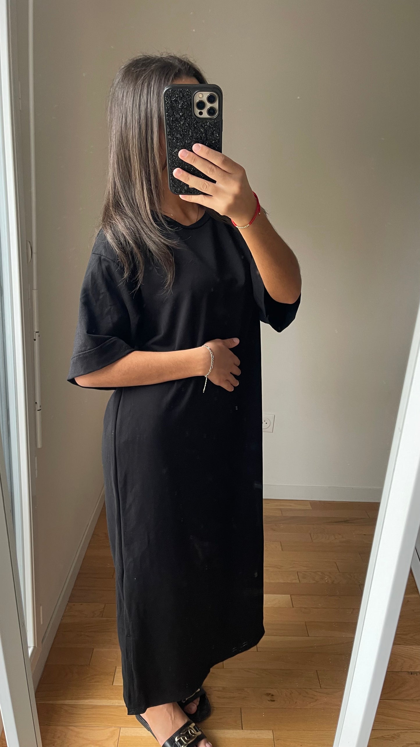 Robe noire avec 2 fentes