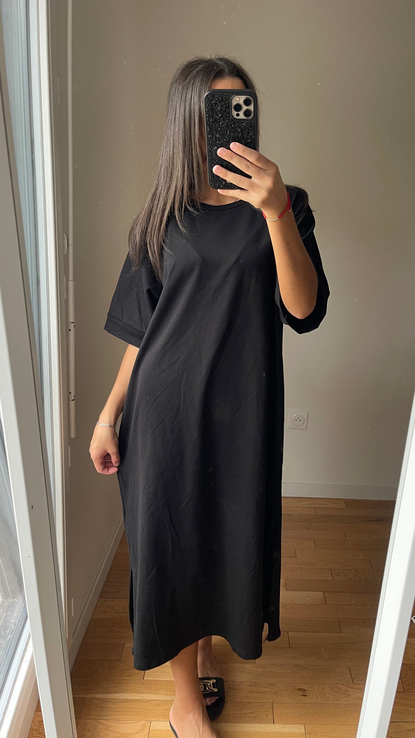 Robe noire avec 2 fentes