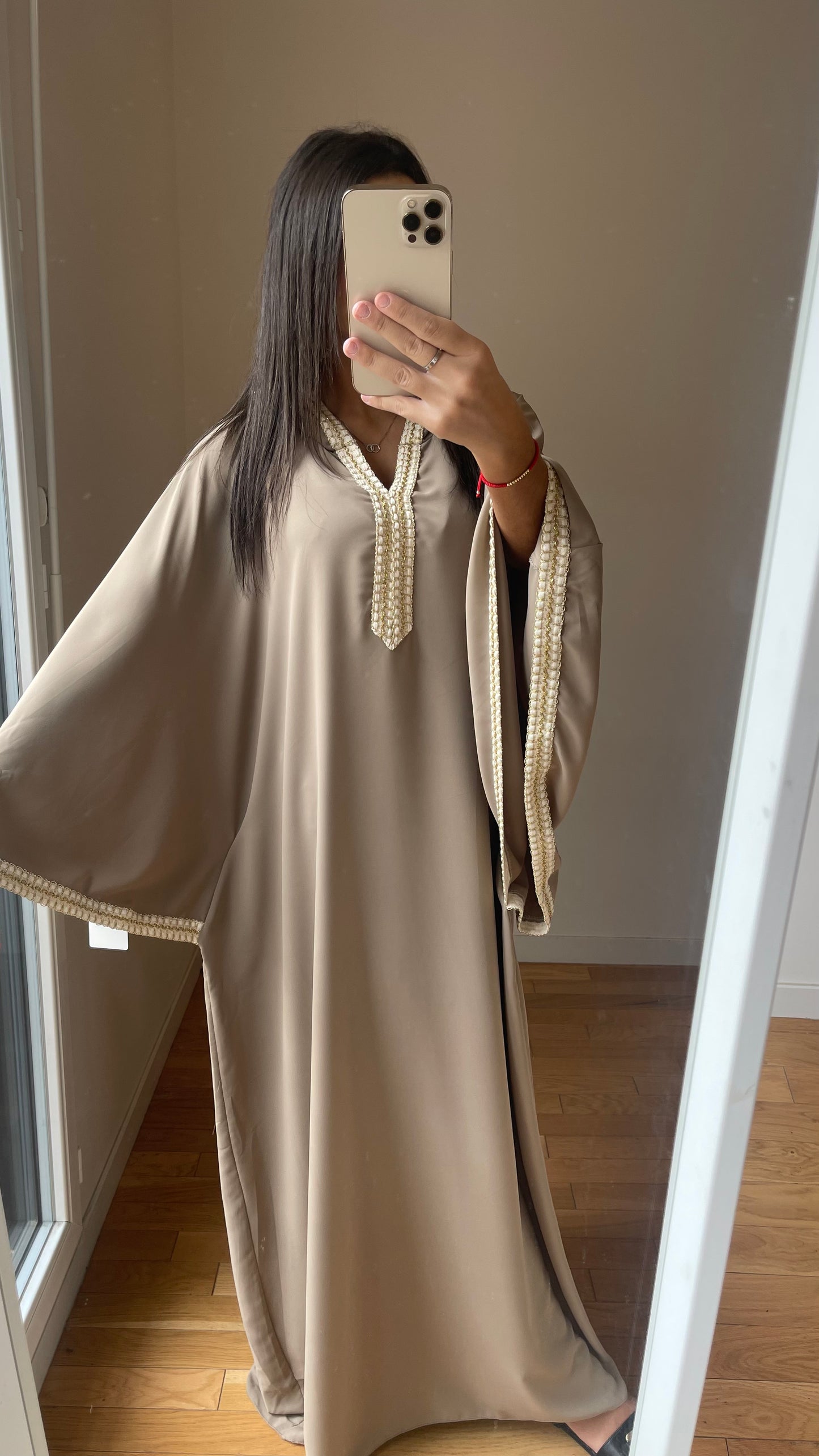 Abaya oiseau taupe avec capuche