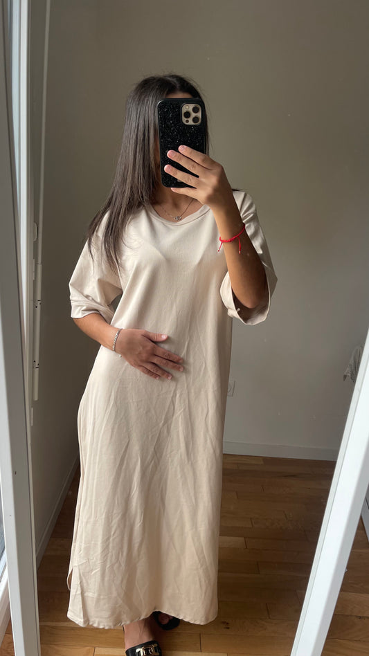 Robe beige avec 2 fentes